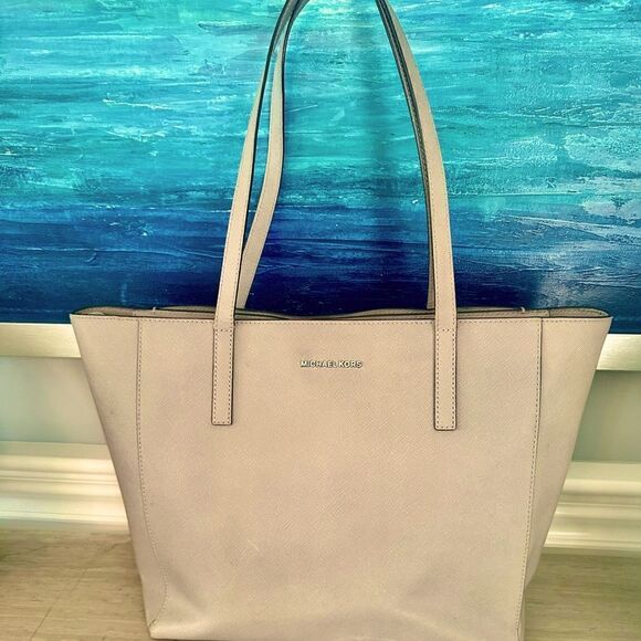 Michael Kors taupe, Jet Set leather tote. - Picture 1 of 9